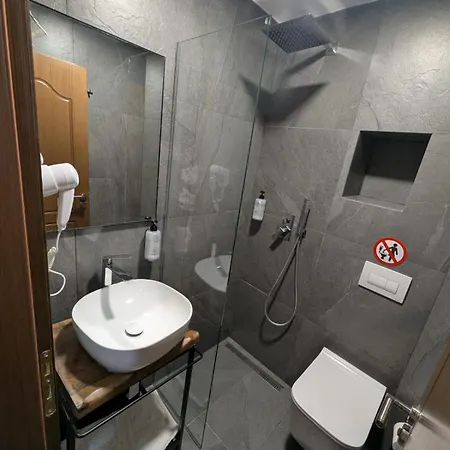 Aqueduct Hotel *