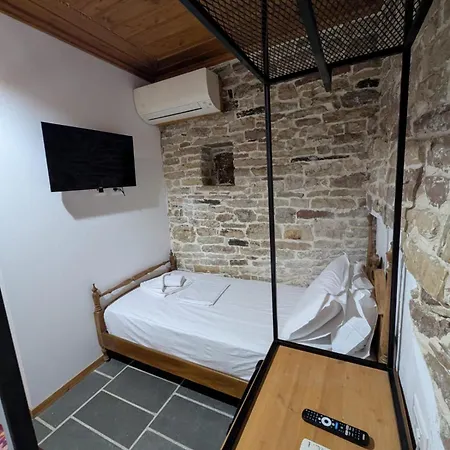 Hotel Aqueduct *