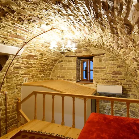 Aqueduct Hotel *