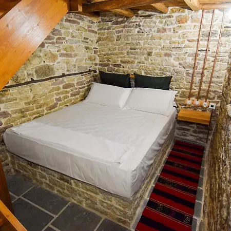 Aqueduct 호텔 Gjirokastër