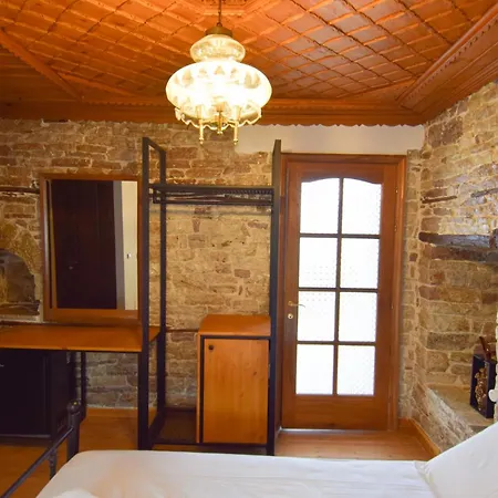 Aqueduct Hotel