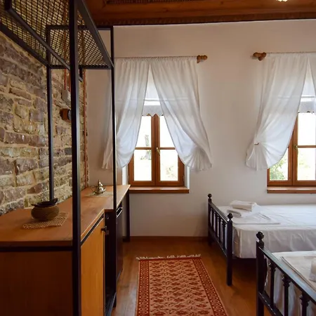 Aqueduct Hotel *